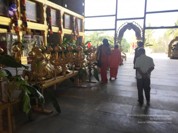 1-Pada-Puja-Satsang_Photo_1004_IMG_1565_CMP_WM