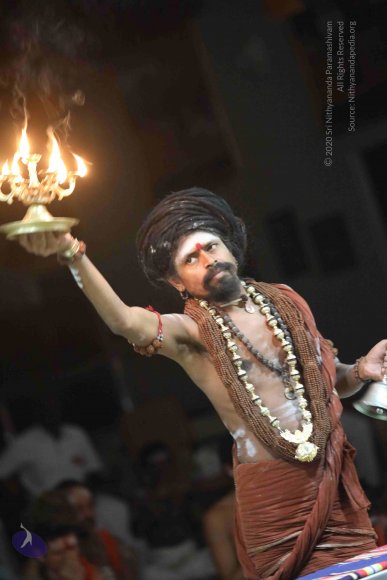 1-Pada –Puja-Satsang_Photo_1012_7T9A0136_CMP_WM