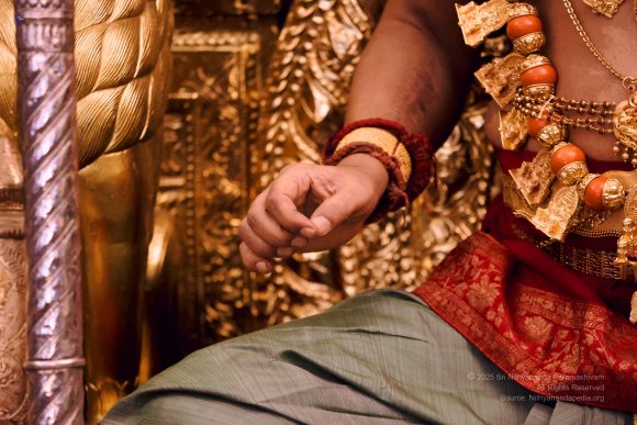 2025-Sep-23-Navaratri_7U6A4848_1