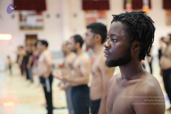 01-NITHYA-YOGA_Photo_1000_7T9A3604_CMP_WM