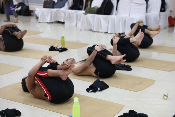01-NITHYA-YOGA_Photo_1002_7T9A3699_CMP_WM