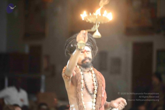 1-Pada –Puja-Satsang_Photo_1011_7T9A0132_CMP_WM